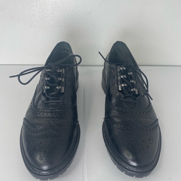 Stuart Weitzman Brogue Black Designer Leather Oxfords w Silver Hardware - Picture 3 of 14